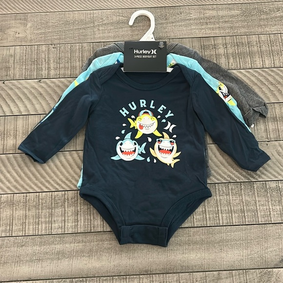 Hurley boys 3 piece onesie shark set size 6 months - Picture 2 of 3